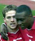 Emile Heskey danner spisspar med Michael Owen både på Liverpool og det engelske landslaget.