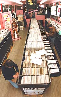 Øyvind Hagen i Tuba Records ser en negativ tendens hos platebutikkene. Foto: Tim Boyle, Getty Images.