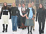 Line Ekanger, Annicken Bøckman, Anne-Lise Bakken, Hege Johnrud, Kjersti Engebretsen, Annette Westrum og Kathrine Andersen fortviler over at ikke kommunen dukket opp på pressekonferansen de holdt. Foto: Elizabeth Kvie. Line Ekanger, Annicken Bøckman, Anne-Lise Bakken, Hege Johnrud, Kjersti Engebretsen, Annette Westrum og Kathrine Andersen fortviler over at ikke kommunen dukket opp på pressekonferansen de holdt. Foto: Elizabeth Kvie.