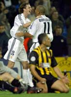 Ronaldo og Steve McManaman jubler etter 1-0-målet. (Foto: Desmond Boylan/reuters)