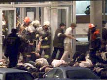 Etter gassangrepet inntok soldater teatret. 115 av gislene er hittil omkommet av gassen. 45 mennesker svever fortsatt mellom liv og død.