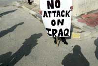 Også lørdag var det demonstrasjoner mot krig mot Irak. (Foto: Goran Tomasevic/reuters) Også lørdag var det demonstrasjoner mot krig mot Irak. (Foto: Goran Tomasevic/reuters)
