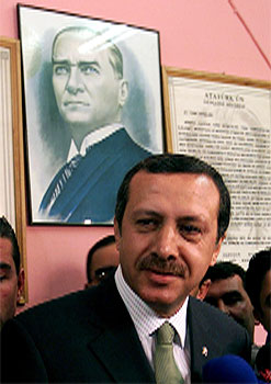 Recep Tayyip Erdogan blir trolig ny tyrkisk statsminister. (Foto: Fatih Saribas, Reuters-Scanpix)