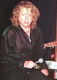 Robert Plant da han var på Ole Blues i 2002. Nå blir opptak fra denne konserten å finne på en egen Ole Blues-plate. Foto: Per Ole Hagen, NRK.