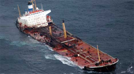 Rundt 5.000 tonn olje har lekket ut av 