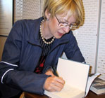 Beate Grimsrud signerer sin siste bok Beate Grimsrud signerer sin siste bok