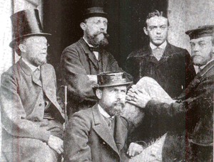 Henrik Ibsen (til v.) og kamerater i Roma i 1867.