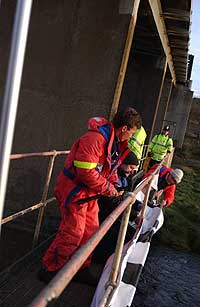 Tre norske aksjonister tok seg tirsdag morgen inn på det britiske Sellafield-anlegget. (Foto: Stop Sellafield)