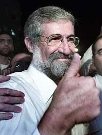 Amram Mitzna vant tirsdag valget på ny leder av arbeiderpartiet i Israel, ifølge en valgdagsmåling. (Foto: Reuters)