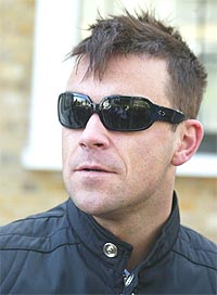 Robbie Williams fikk nylig en meget lukrativ kontrakt med EMI for å lage flere plater. Noen av pengene kan også havne i lomma på norske låtskrivere. Foto: Stuart Atkins / Getty Images.