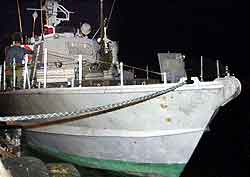 Den israelske patruljebåten ble skadet etter eksplosjonen. Foto: Reuters