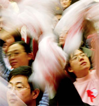 Kinesiske studentar skal setjast inn i ein gigantisk informasjonskampanje om hiv og aids. (Foto: Guang Niu, Reuters)