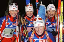 Gro Marit Istad Kristiansen, Linda Tjørhom, Gunn Margit Andreassen og Tora Berger ble nummer to på stafetten fredag.