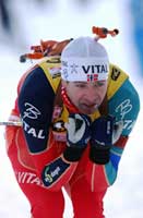 Ole Einar Bjørndalen gikk Norge opp i teten på tredje etappe. (Foto. Cornelius Poppe/scanpix)