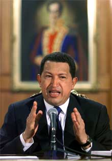 FOLKEVALGT DIKTATOR: President Hugo Chavez, som ofte beskrives som en venstre-populistisk anti-kapitalist, blir anklaget av mange for å ha kjørt Venezuela økonomi i grøften.