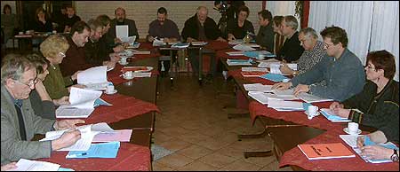 Møte i Askvoll kommunestyre i 2002. (Foto: NRK)
