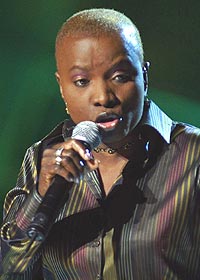 - Selvsagt sa jeg ja, jeg kan knapt vente, sier Angélique Kidjo om sin polarturné i januar. Foto: Knut Fjeldstad / SCANPIX. - Selvsagt sa jeg ja, jeg kan knapt vente, sier Angélique Kidjo om sin polarturné i januar. Foto: Knut Fjeldstad / SCANPIX.