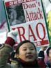 PROTEST: Nordkoreanere demonstrerer mot det de mener er diktat fra USA. PROTEST: Nordkoreanere demonstrerer mot det de mener er diktat fra USA.