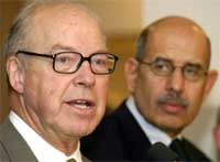 UTE OG INNE: Hans Blix (t.v.) skal ikke til Irak. Det skal Mohamed ElBaradeis IAEA (arkivfoto).