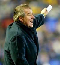 JOBBSIKKERHET: Terry Venables har sittet stadig mindre trygt i manager-jobben etter som Leeds har latt poengene glippe (Foto: Getty Images). JOBBSIKKERHET: Terry Venables har sittet stadig mindre trygt i manager-jobben etter som Leeds har latt poengene glippe (Foto: Getty Images).