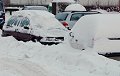 Feilparkerte biler skaper problemer. Feilparkerte biler skaper problemer.