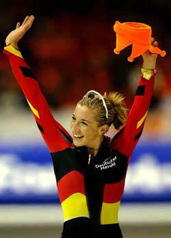 Anni Friesinger vant tre løp, og ble nummer to på 5000 meter. Foto: Reuters/Paul Vreeker Anni Friesinger vant tre løp, og ble nummer to på 5000 meter. Foto: Reuters/Paul Vreeker