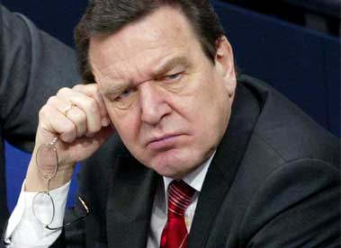 Tysklands forbundskansler Gerhard Schröder tar på seg skylden for at sosialdemokratene gjorde et så dårlig valg.