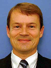 Revisor og partner Bjørn Kristiansen i revisjons- og rådgivningsselskapet KPMG råder platebransjen til å utvikle mer kundevennlige strategier. Foto: KPMG. Revisor og partner Bjørn Kristiansen i revisjons- og rådgivningsselskapet KPMG råder platebransjen til å utvikle mer kundevennlige strategier. Foto: KPMG.