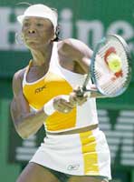Venus Williams returnerer en backhand mot Anca Barna (Foto: David Gray/reuters) Venus Williams returnerer en backhand mot Anca Barna (Foto: David Gray/reuters)