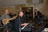 Pete Knutsen (på keyboards) har gjort de nye Popol Ace-arrangementene. Foto: Camilla Eidsten Dahl.