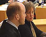 Moren Anita Didriksen sammen med advokat Svein Skipnes.