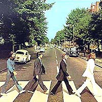 Studer Abbey Road-coveret nøye. Barbeint er ille, men røyking... Fy og fy! Studer Abbey Road-coveret nøye. Barbeint er ille, men røyking... Fy og fy!