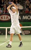 Andy Roddick jublet etter kampen. (Foto: Clive Brunskill/reuters)