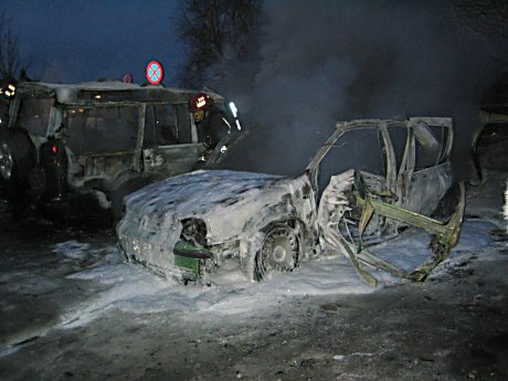 Bilen ble totalskadet i eksplosjonen. Foto: Anders Nielsen.