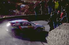 VEIGREP: Carlos Sainz presser seg gjennom en av mange krappe svinger på alpeveiene i fjorårets Rally Monte Carlo (Foto: Getty Images). VEIGREP: Carlos Sainz presser seg gjennom en av mange krappe svinger på alpeveiene i fjorårets Rally Monte Carlo (Foto: Getty Images).