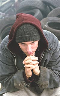 Eminem har fått knallkritikker for "8 Mile". Noen mener sågar han fortjener en Oscar-nominasjon for rollen. Men hvilken aldersgrense bør filmen ha? Foto: UIP / SCANPIX.