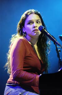 Kvinner i toppen av Billboard. 
1) Norah Jones, 2) Avril Lavigne, 3) Dixie Chicks, 5) Jennifer Lopez. Foto: Getty Images