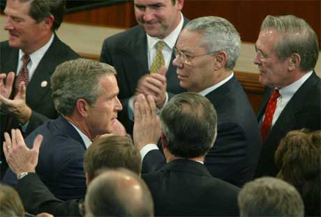 President George W. Bush, utenriksminister Colin Powell og forsvarsminister Donald Rumsfeld trapper opp ordkrigen mot Syria. (Arkivfoto)