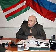 Abdul Arsakhànov leder valgkommisjonen i Tsjetsjenia.