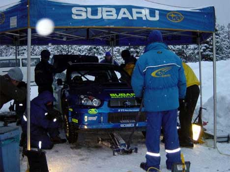 Det var ned mot -30 grader da Subaru-teamet testet bilene tirsdag. ( Foto: Subaru World Rally )