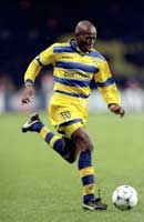 Faustino Asprilla i aksjon for Parma i UEFA-cup-finalen i 1999. Parma vant 3-0. (Foto: Shaun Botterill /Allsport)
