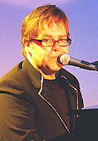 Elton John spiller på Torvet i Trondheim i juni, men billettsalget går dårlig.