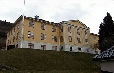 Kommuneadministrasjonen held til i Tinghus I. (Foto  Anders Nedland Rneid)