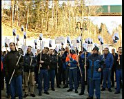 I midten av februar demonstrerte litt over 200 Follum-ansatte mot de varslede oppsigelsene. I dag har 100 ansatte fått beskjed om at de mister jobbene.