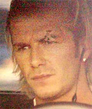 David Beckham sår over venstre øye etter at manager Alex Ferguson sparket en støvel forsuret forholdet mellom de to.