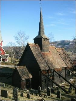 Rødven stavkirke i Rauma først ut av stavkirkene som skal restaureres her i fylket. Foto: Gunnar Sandvik NRK Møre og Romsdal Rødven stavkirke i Rauma først ut av stavkirkene som skal restaureres her i fylket. Foto: Gunnar Sandvik NRK Møre og Romsdal