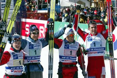 Gullaget i herrestafetten. Fra venstre Tore Ruud Hofstad, Frode Estil, Anders Aukland og Thomas Alsgaard. Foto: Erik Johansen / Scanpix. Gullaget i herrestafetten. Fra venstre Tore Ruud Hofstad, Frode Estil, Anders Aukland og Thomas Alsgaard. Foto: Erik Johansen / Scanpix.