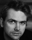 Mattis Øybø er forlagsredaktør på Tiden. Nå også forfatter.