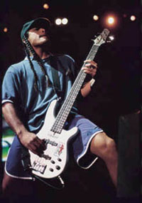 Rob Trujillo er ny bassist i Metallica. Her fra tiden med Ozzy. Foto: Fernandes Guitars