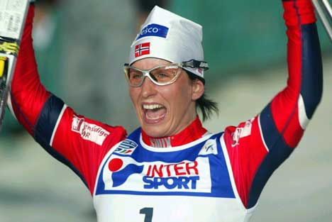 Marit Bjørgen jubler over VM-gull (Foto: Terje Bendiksby/Scanpix)